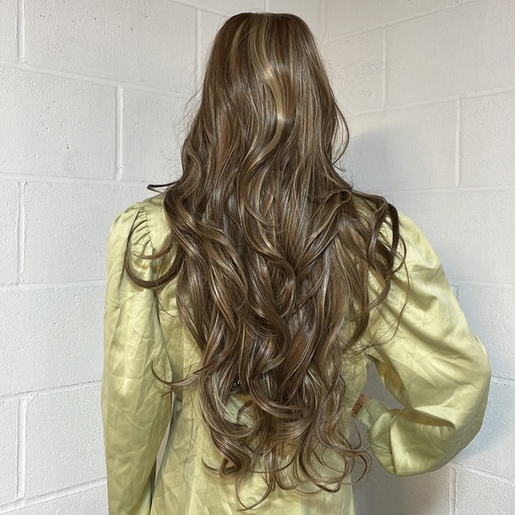 NWT 30” stunning caramel bronde highlighted long loose waves Barbie Insta wig - Picture 12 of 16